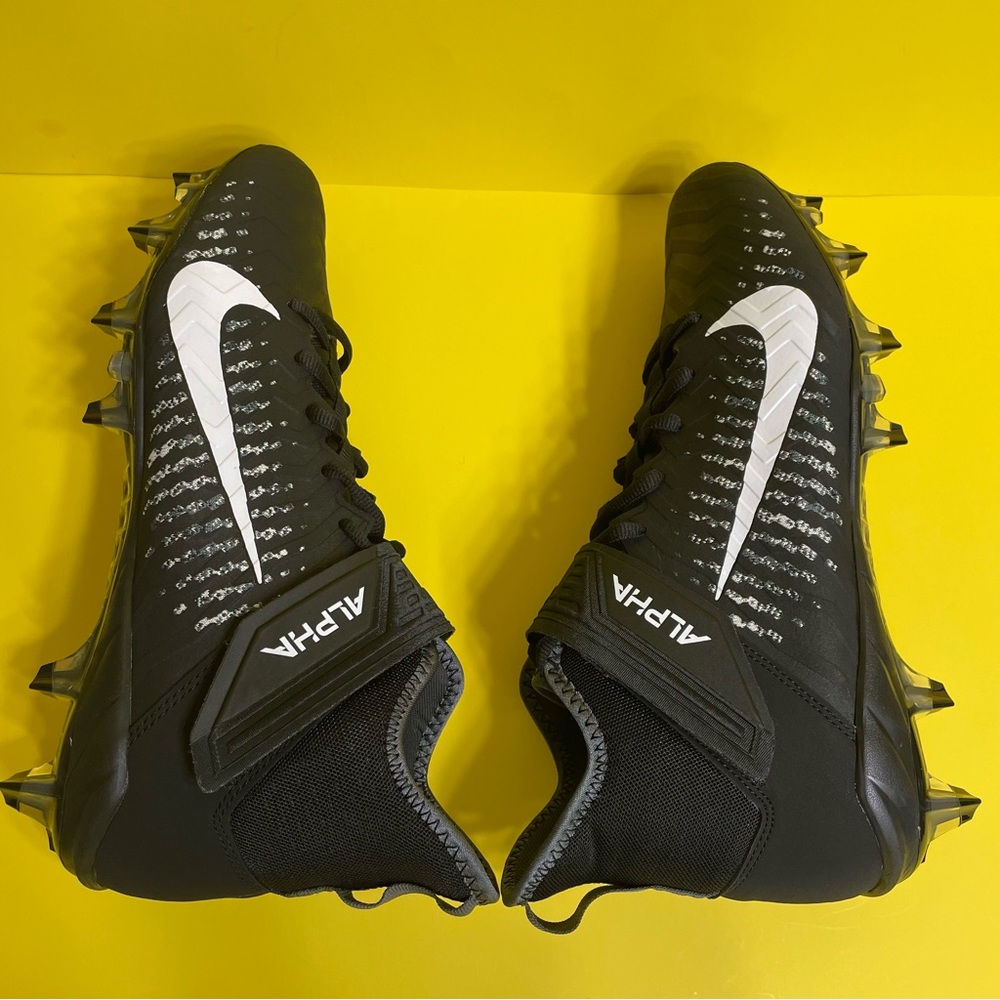 Nike Alpha Menace Pro 2 Mid Football Cleats Sizes 9 & 11 AQ3209-002